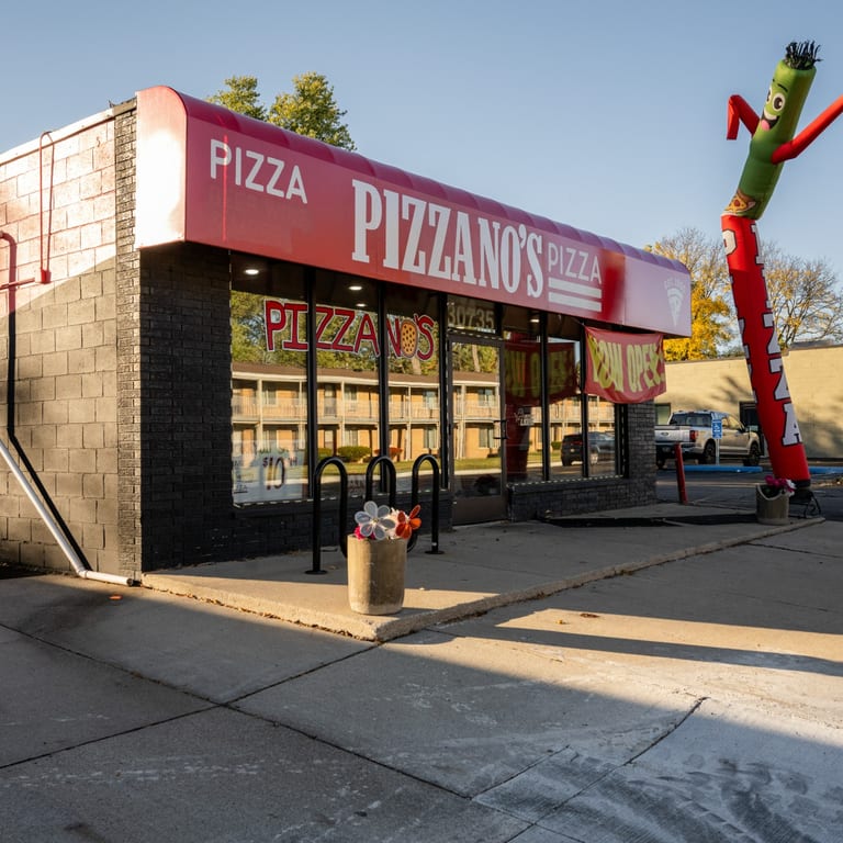 Welcome to Pizzano’s Pizza & Grinderz Southfield🍕
