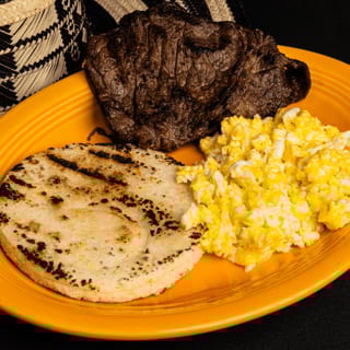Arepa De Huevos Y Carne