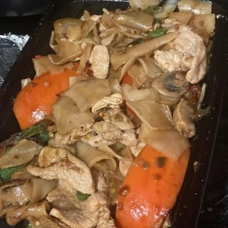 Drunken Noodles ผัดขี้เมา