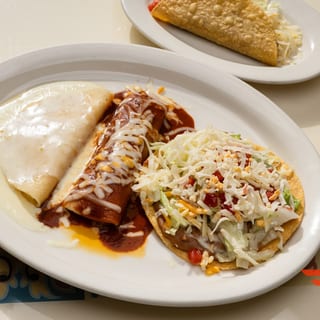 C. Una Chalupa, Un Taco De Queso, Un Taco De Res Y Una Enchilada De Res / C. One Chalupa, One Cheese Taco, One Beef Taco & One Beef Enchilada