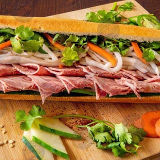 B6. Pate Jam Bon / Bánh Mì Pate Thịt Nguội