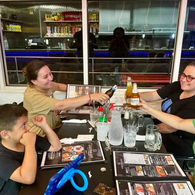 Andomiro Garden Patio: Outdoor Dining Haven