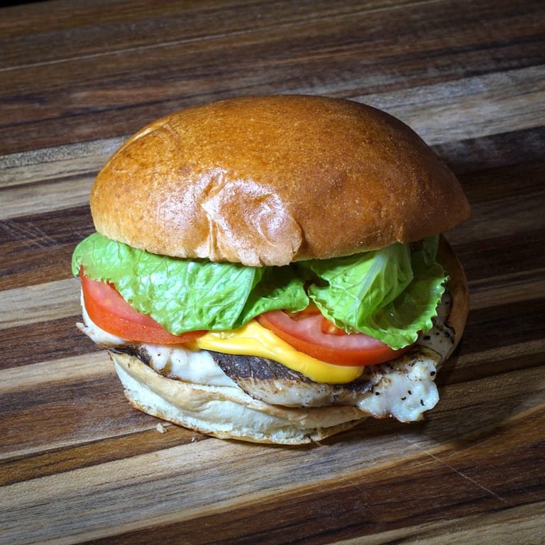 Delicious Cheeseburgers: A Crowd Favorite
