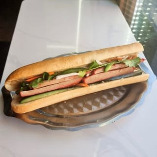 B14. Vege BBQ Pork Sandwich / Xã Xíu Chạy