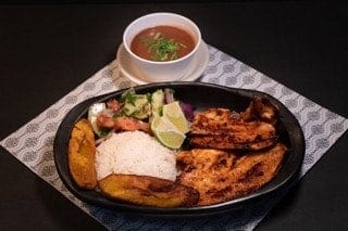 Pechuga de pollo / grilled chicken.