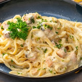 Fettuccine Alfredo (Half Tray Serves 10)