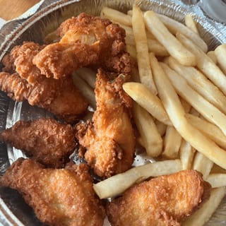 BBQ Wings with Fries