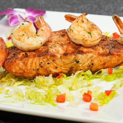 Salmon Con Camarones Al Grill.