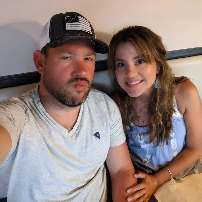 A Cozy Spot For Food, Family & Friends