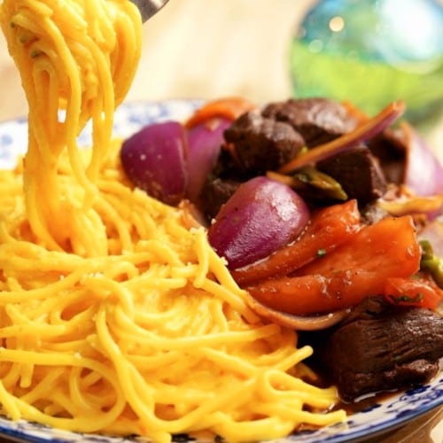 Tallarin a LA Huancaina con Lomo.