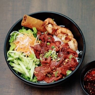 Vr1.Vermicelli Special-grilled Pork, or Chicken, or Pork Sausage W/ Shrimps and Eggroll.