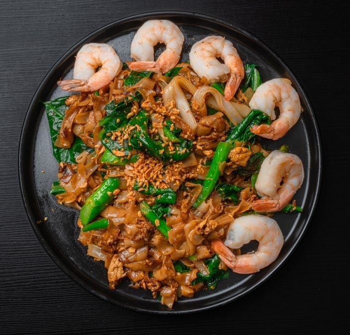 Kua Mee Sen Yai ຂົ້ວມີເສັ້ນໃຫຍ່.