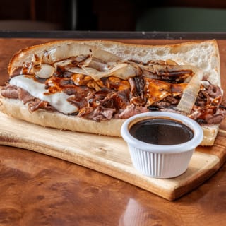 Roast Beef w/ Mozz & Gravy