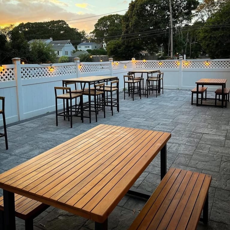 Cozy, Relaxing, and Pet-Friendly Dining