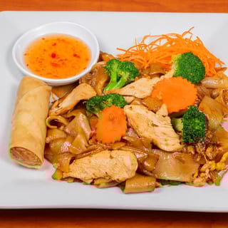 Pad Siew with Egg Roll