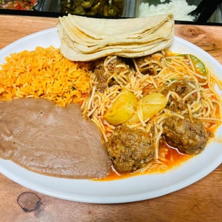 Albondigas de Res con Fideo