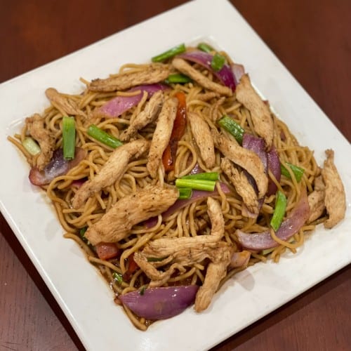 Chicken Sauteed Noodles Platter / Tallarin Saltado.