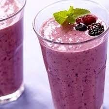 Jugo natural con leche / juice with milk.