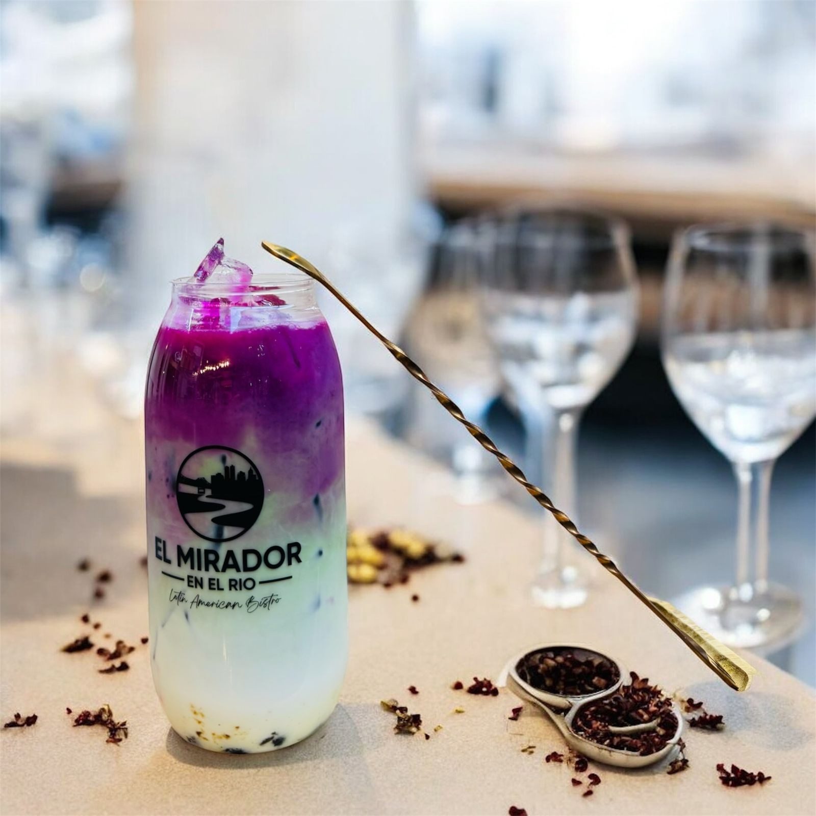 Pink Match Tea (22 oz).