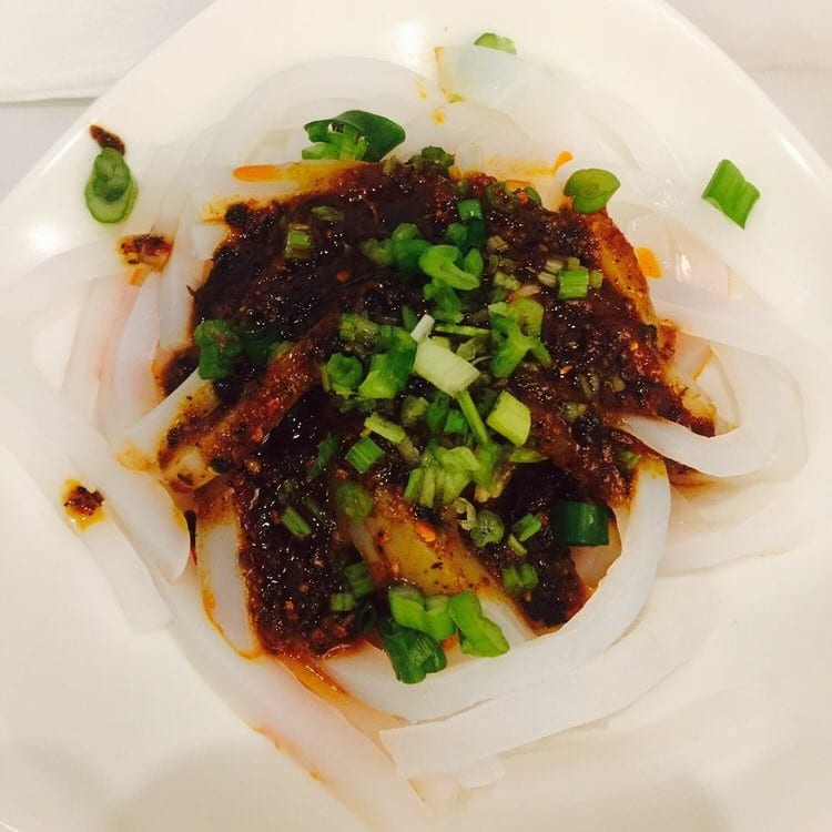 川北凉粉 Cold Bean Noodle with House Spicy Sauce.