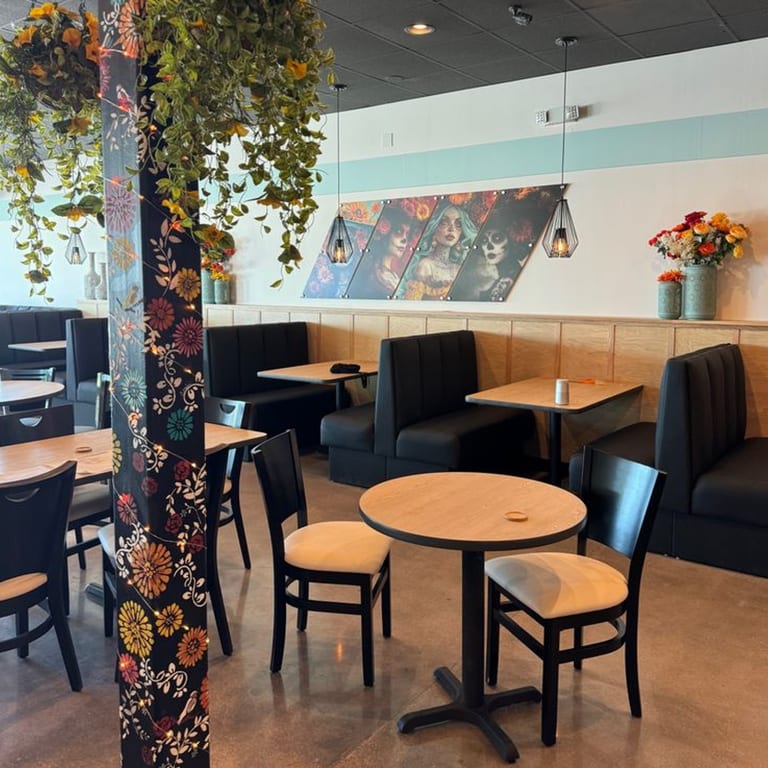 Welcome to Yo Mommas Cantina