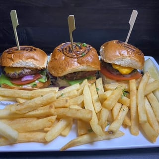 Cheeseburger sliders (3)*