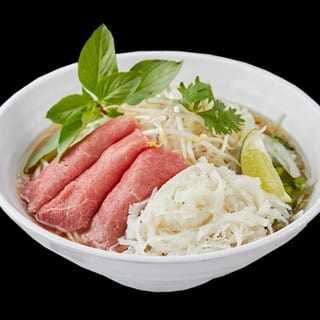 P8. Rare beef & Tripe Noodle soup (T,S)