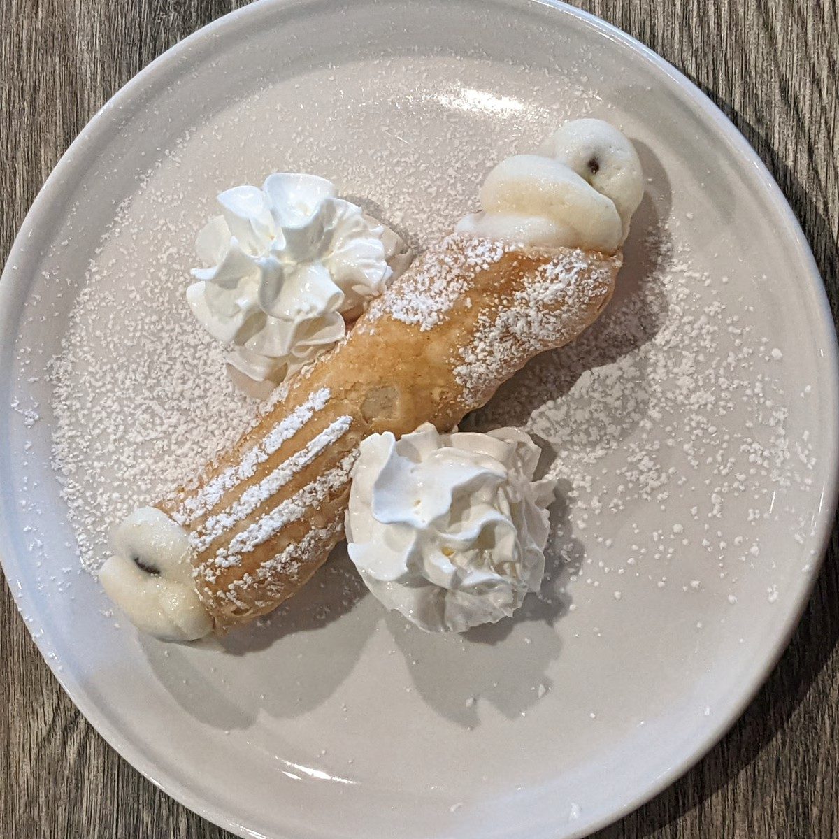 Cannoli.