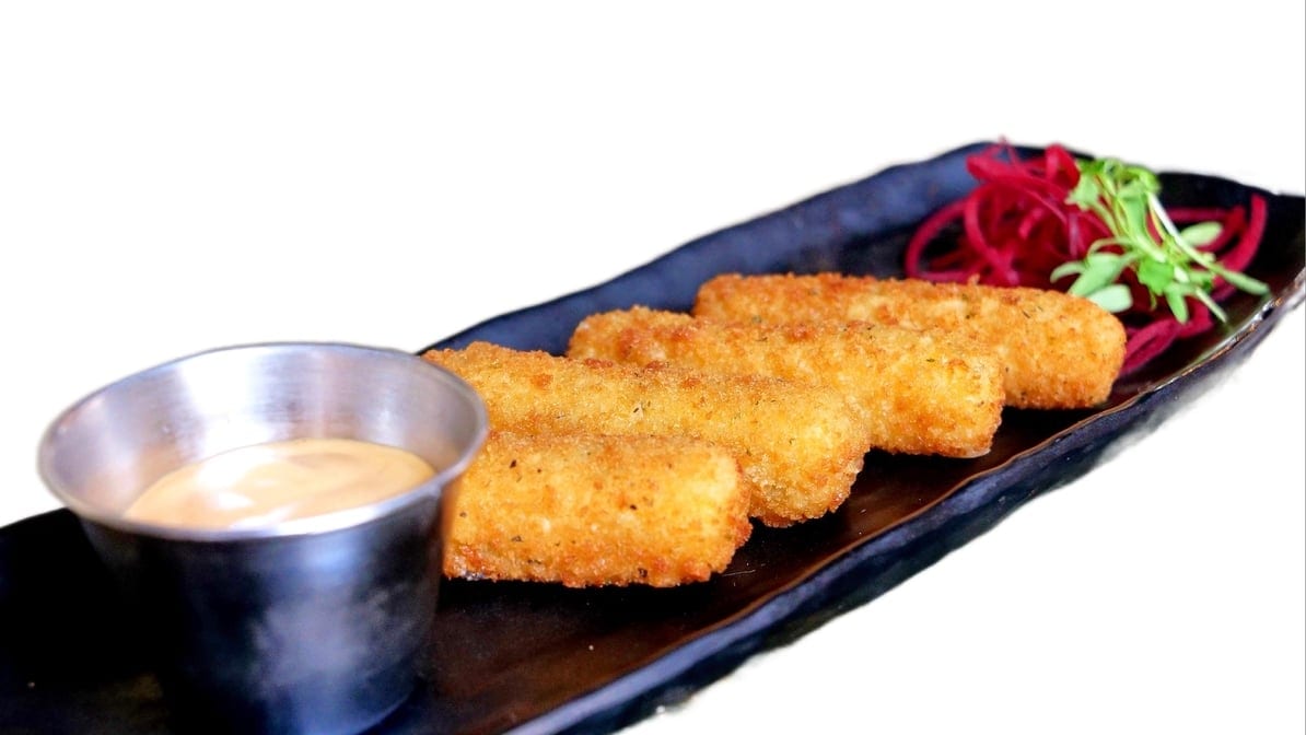 Mozzarella Sticks (4 Pcs).