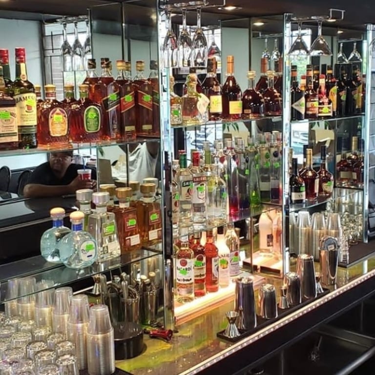 Sip the Tropics at Our Bar 🍹