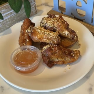 Garlic Wings (6 Pieces)