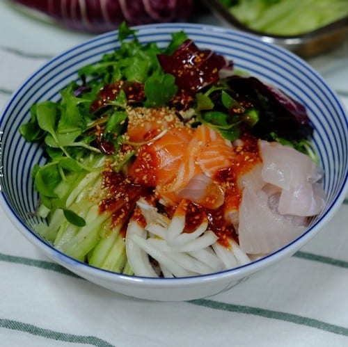 Hwoe-Deop-Bap (Raw fish bibimbap).