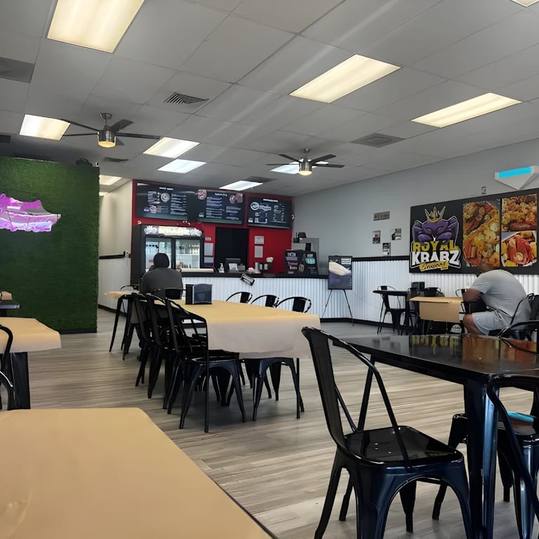 Where Coastal Comfort Meets Royal Flavor