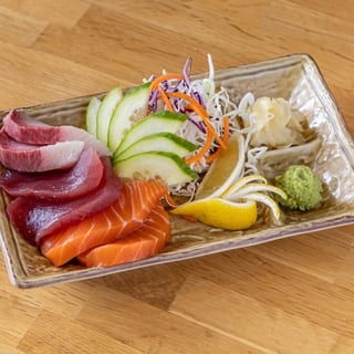 Sashimi Deluxe (6 Pieces Chef's Choice)