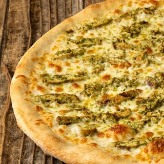 Pesto Chicken Pizza (1/2 - 14")