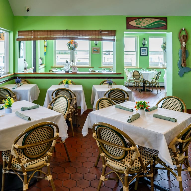 Reserve Your Spot for a Relaxing Waterfront Meal!