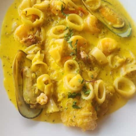 Pescado en Salsa De Mariscos.