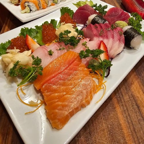 Sashimi Deluxe.