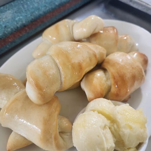 Appetizer Basket Of Bread (6).
