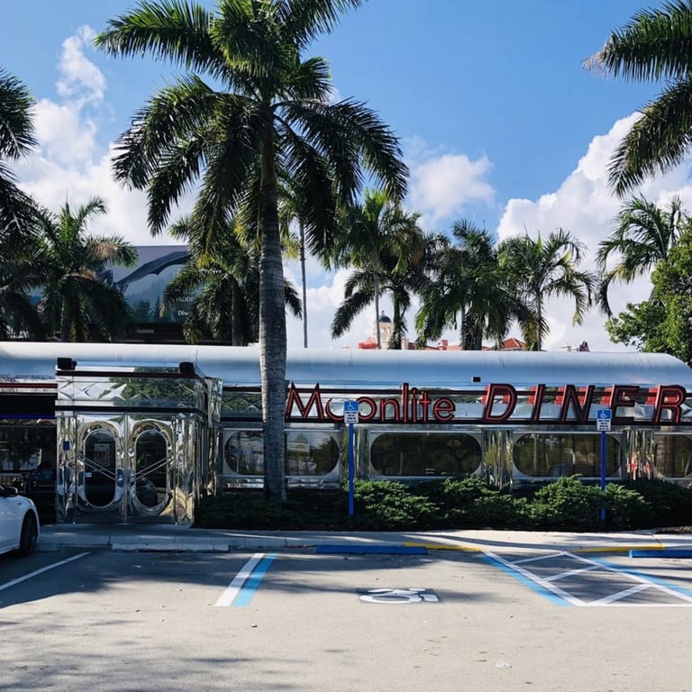 Celebrate the Holidays with Moonlite Diner Dinners