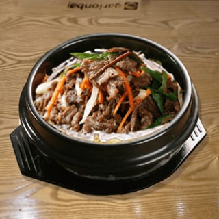 Beef bulgogi stone bi bimbap/불고기돌솥비빔밥