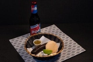 Morcilla con arepa.