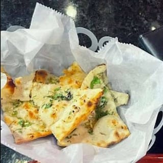 L - CHILI GARLIC NAAN