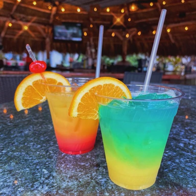 Feel the Tiki Vibe 🍹