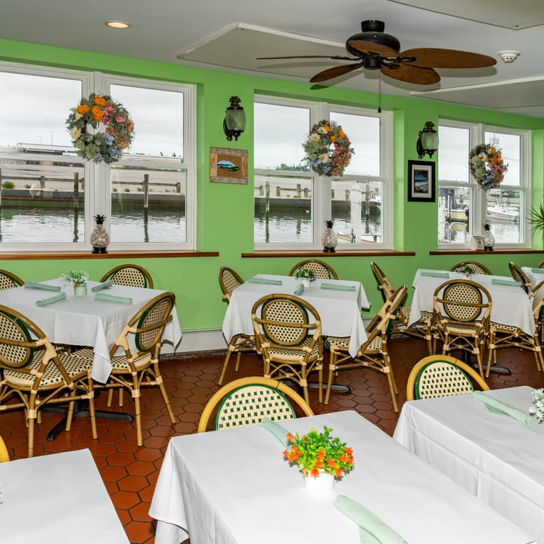 Relaxed Dining with Beautiful Bay Views