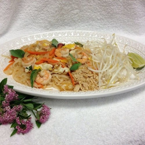 T3. Shrimp Pad Thai (Pad Tom).