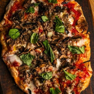 Funghi E Salsiccia Pizza (1 Ft. Pala)