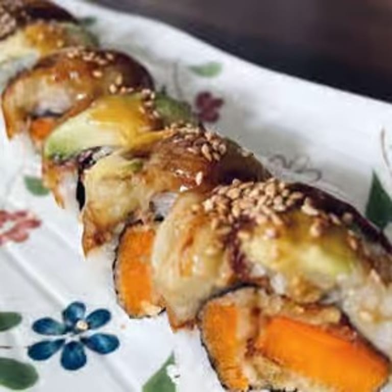 Delicious Dragon Roll: A Japanese Sushi Favorite