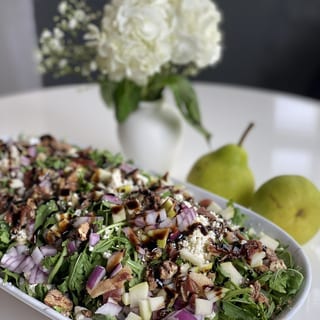 PROSCIUTTO + PEAR ARUGULA SALAD BULK - 32oz