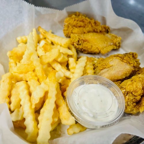 Kids Original Wings & Fries.